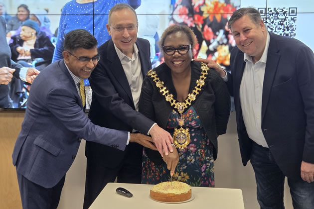 Andy Slaughter MP (second left) cutting a Valentine's cake with the Mayor of Hammersmith & Fulham 