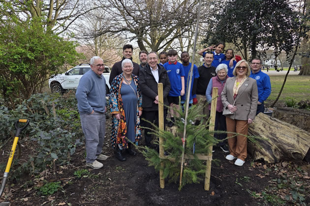 Sulgrave Youth Club tree planting in Ravenscourt Park 